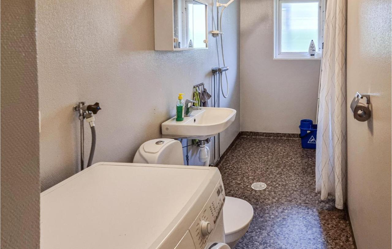 2 Bedroom Stunning Apartment In Asensbruk Екстер'єр фото